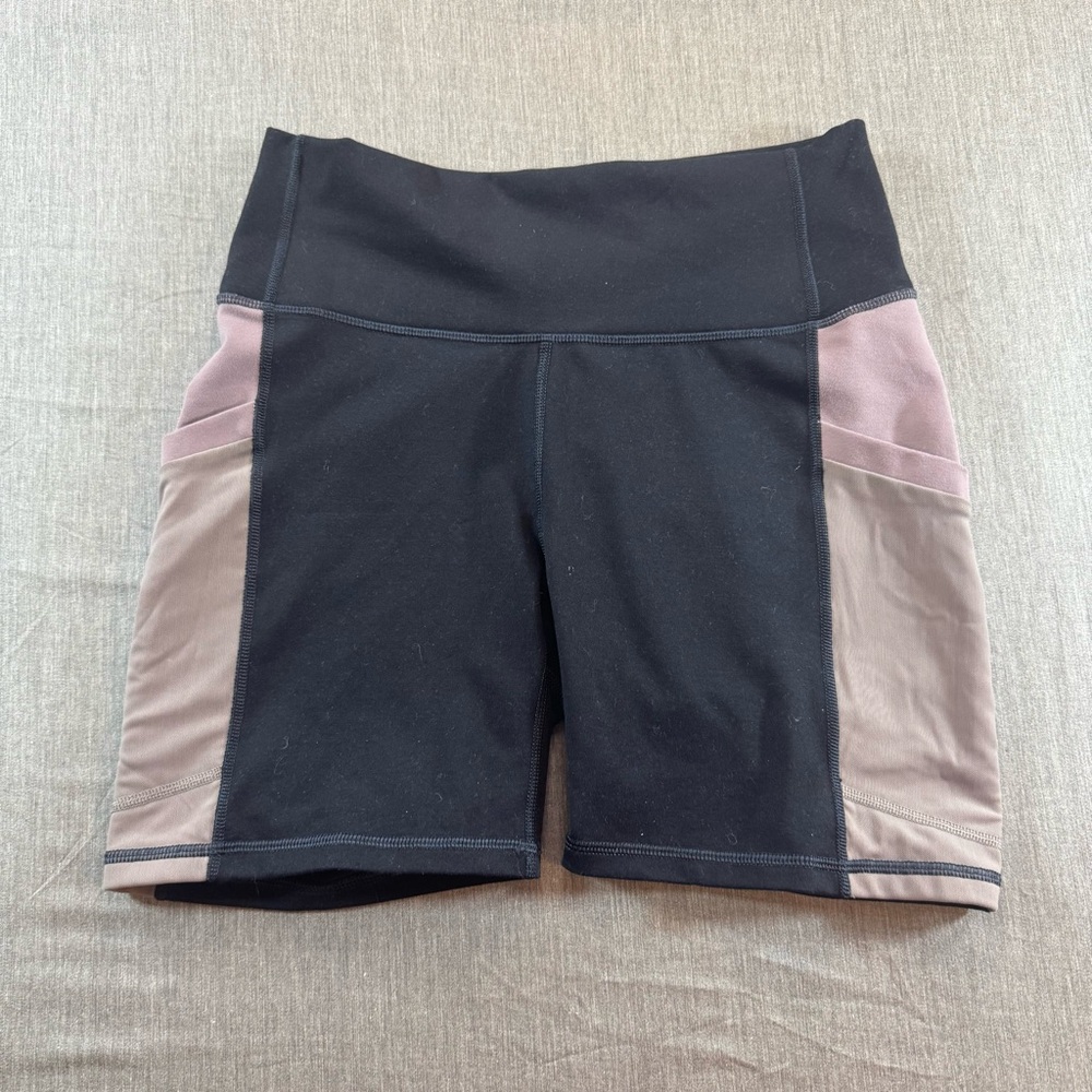 Fabletics On the Go High Waist Phone Pockets 6" Short PowerHold Medium BLACK